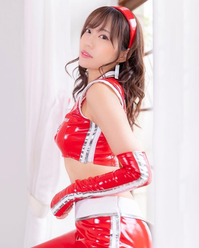 雾岛圣子资料简介，赛车女王图片！插图1