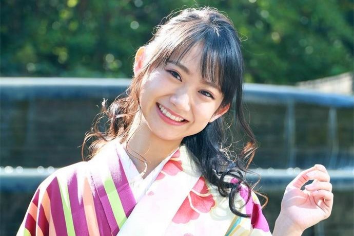 相沢菜々子资料简介，赛车女王图片！插图