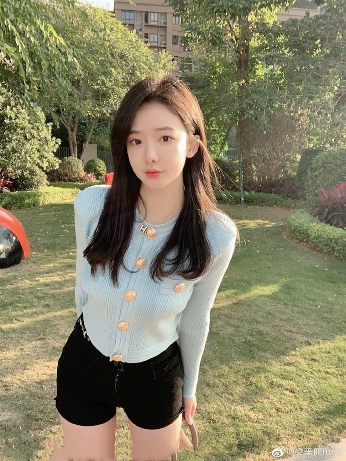 梁美丽miya资料简介，香港网红图片！插图4