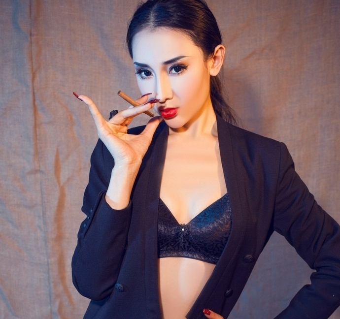 阿依努尔瓦娅资料图片简介插图4 阿依努尔瓦娅资料图片简介插图4