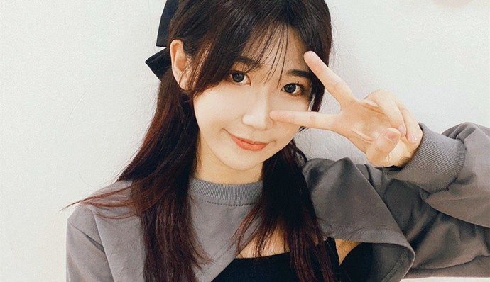 闫娜资料图片简介插图