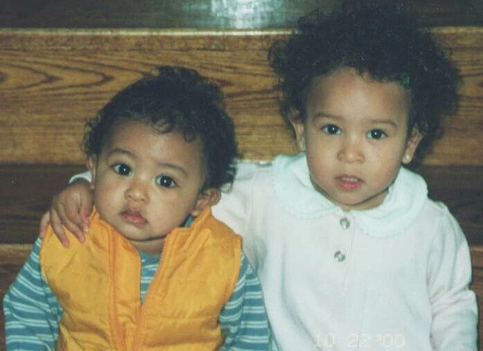 年轻的 Noah Zulfikar 和他的妹妹