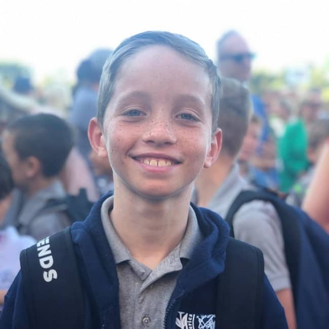   马泰奥·纳什在学校活动中的照片