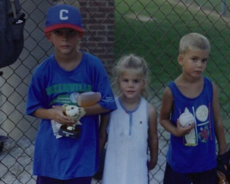 钱德勒万圣节和他的兄弟姐妹