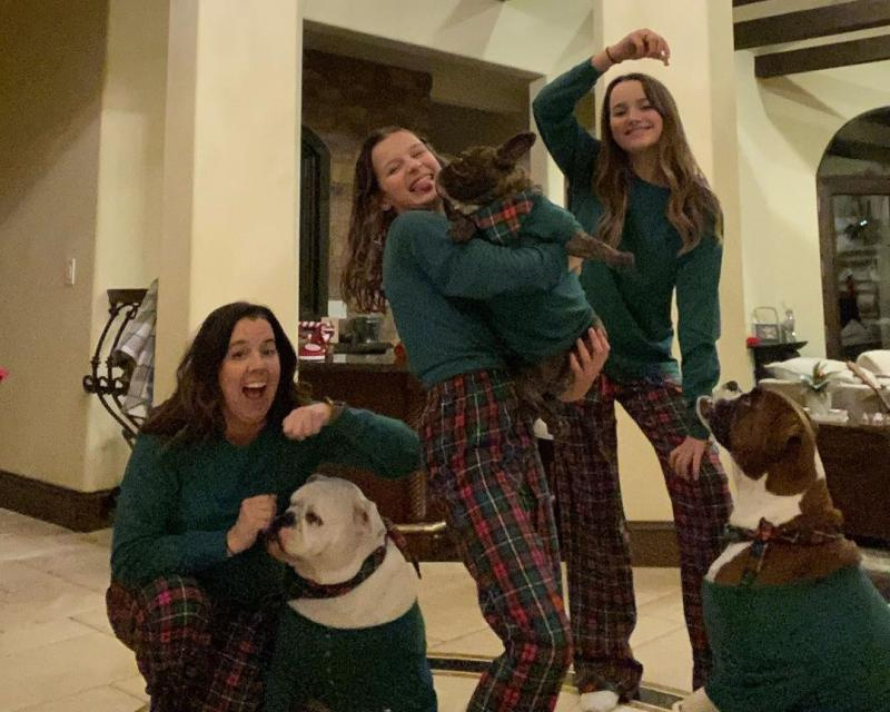 凯蒂勒布朗和她的女儿们