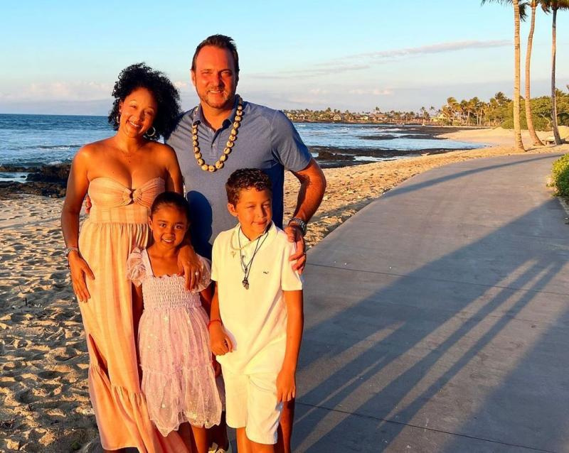  Tamera Mowry 和 Adam Housley 和他们的孩子